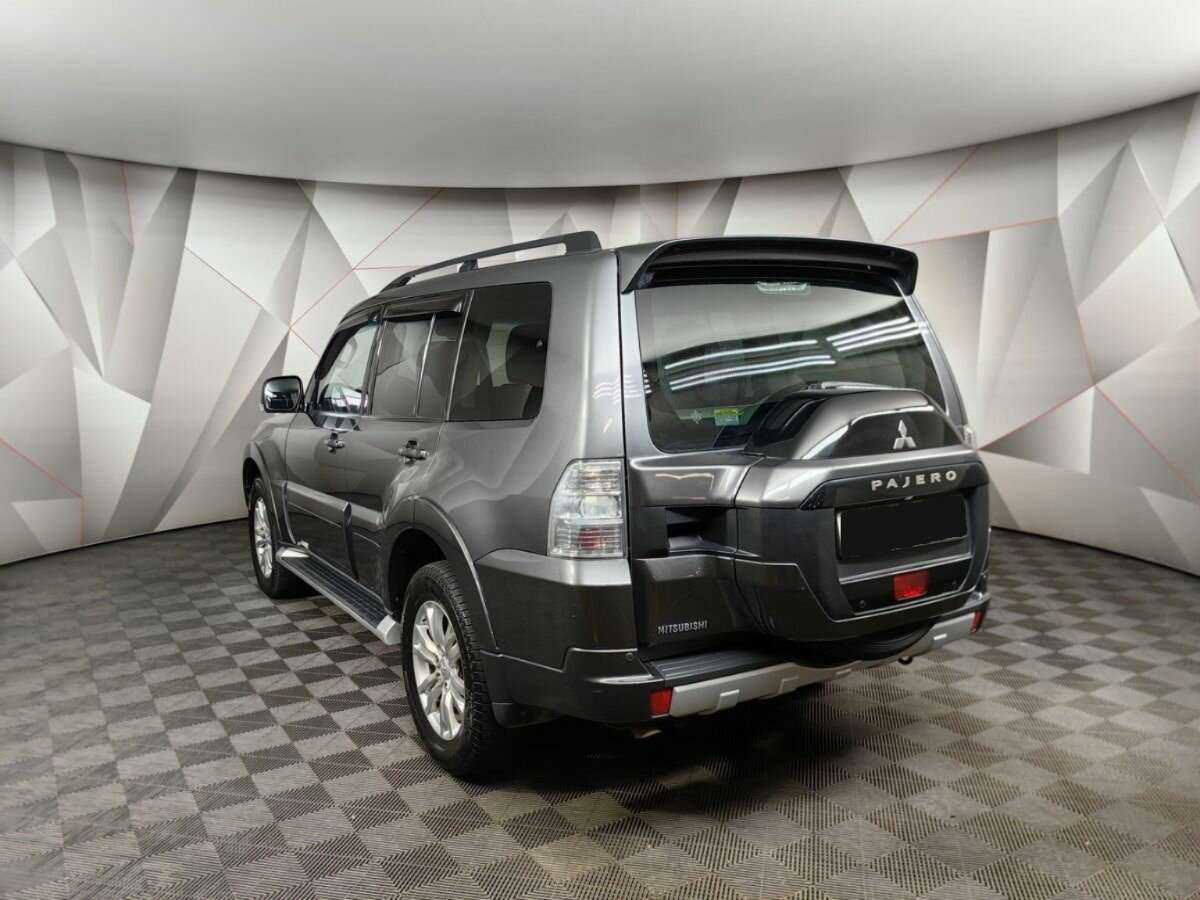 Mitsubishi Pajero 2015 года с пробегом. Фото: #3
