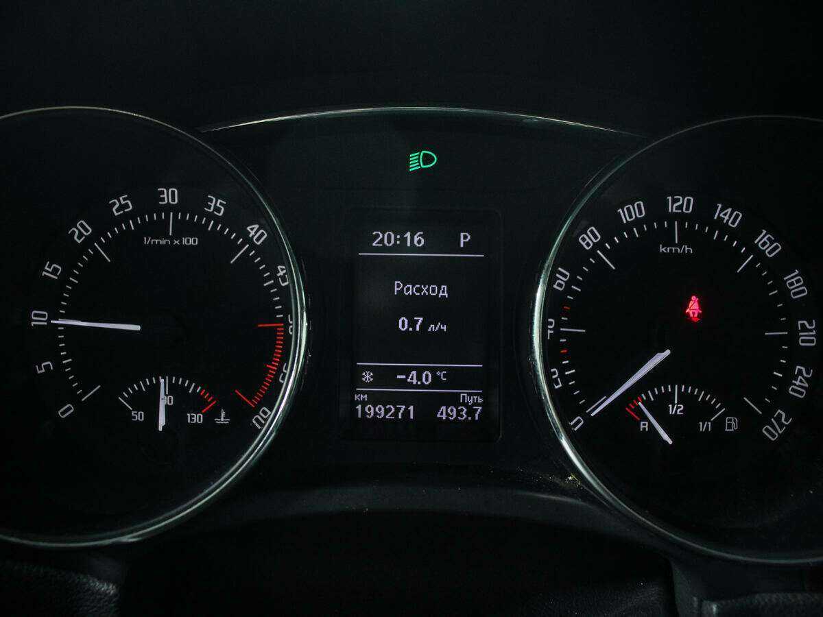 Skoda Superb 2014 года с пробегом. Фото: #9