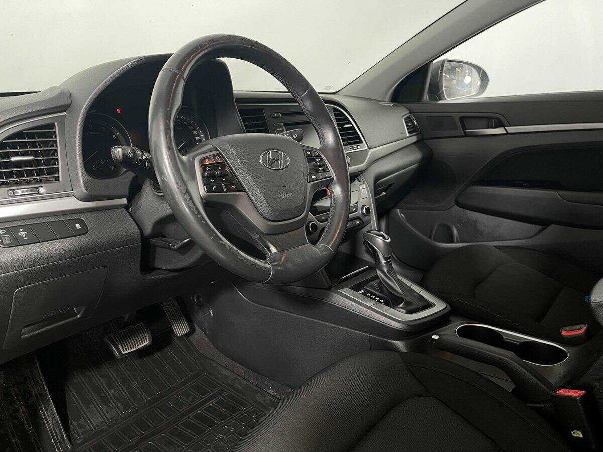 Hyundai Elantra 2018 года с пробегом. Фото: #12