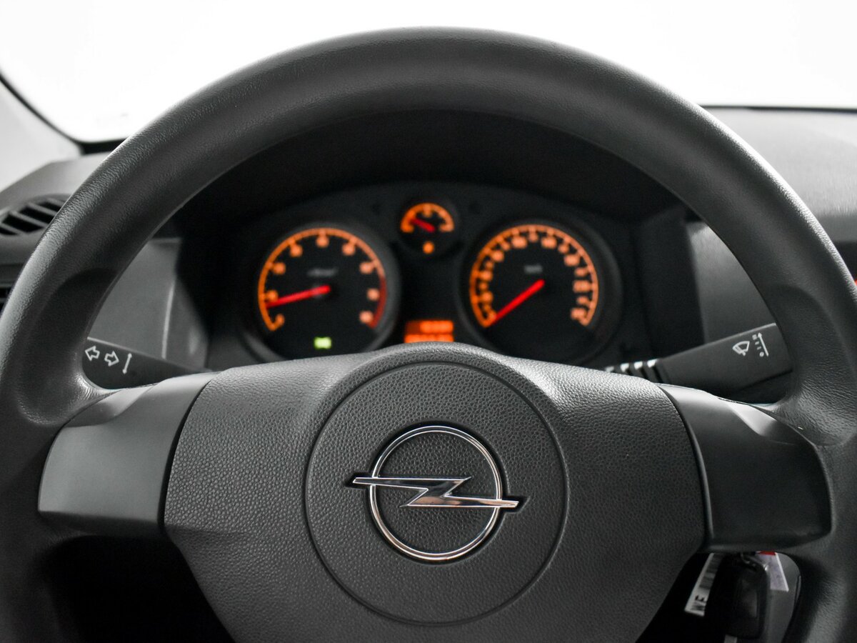 Opel Astra 2013 года с пробегом. Фото: #12