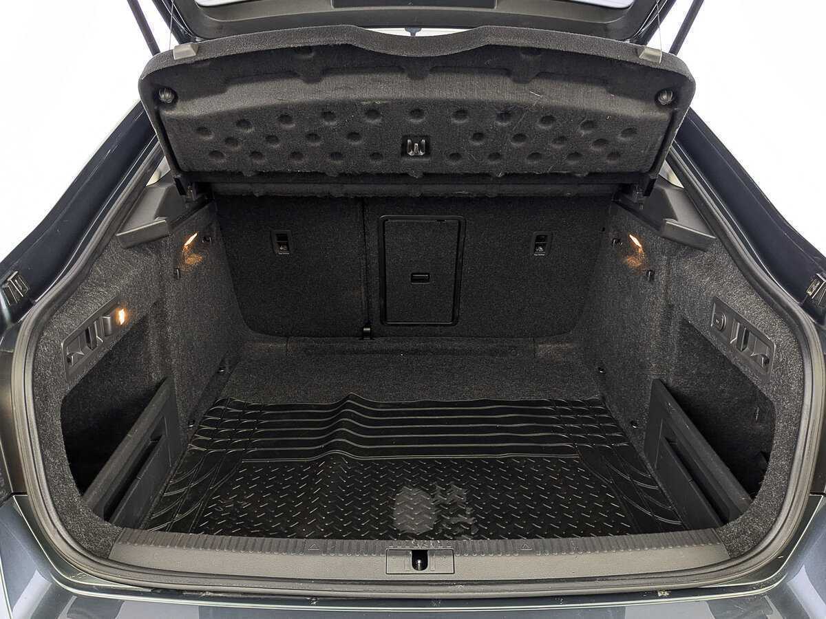 Skoda Superb 2019 года с пробегом. Фото: #9