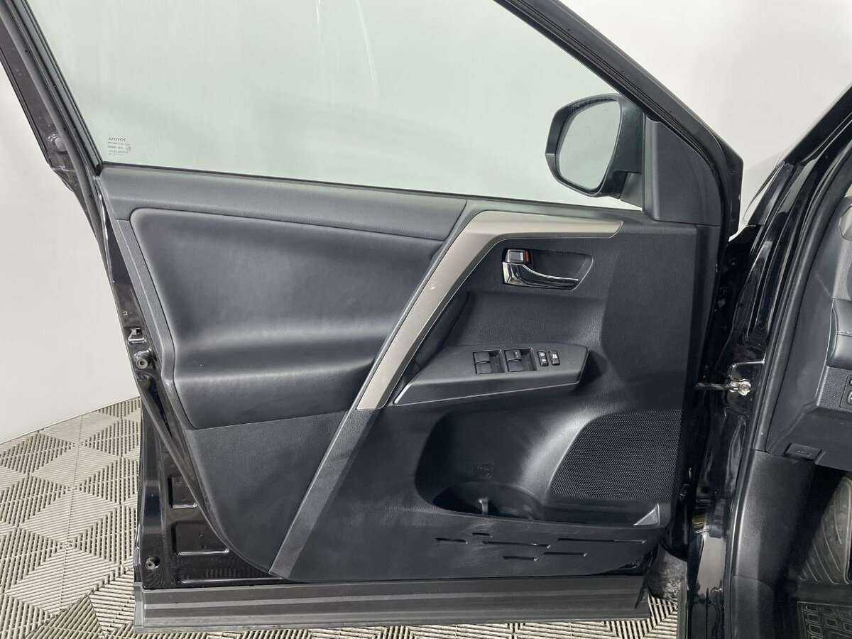 Toyota RAV4 2018 года с пробегом. Фото: #7