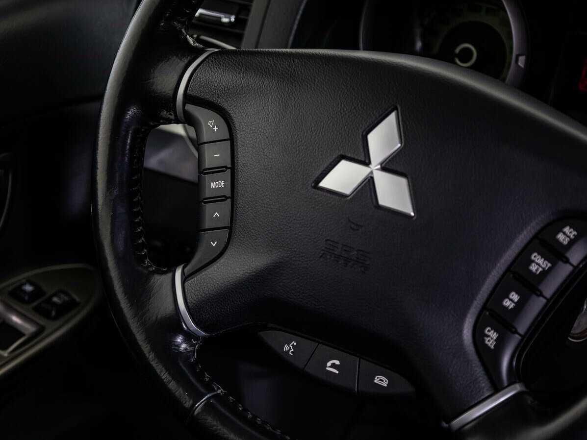 Mitsubishi Pajero 2017 года с пробегом. Фото: #18