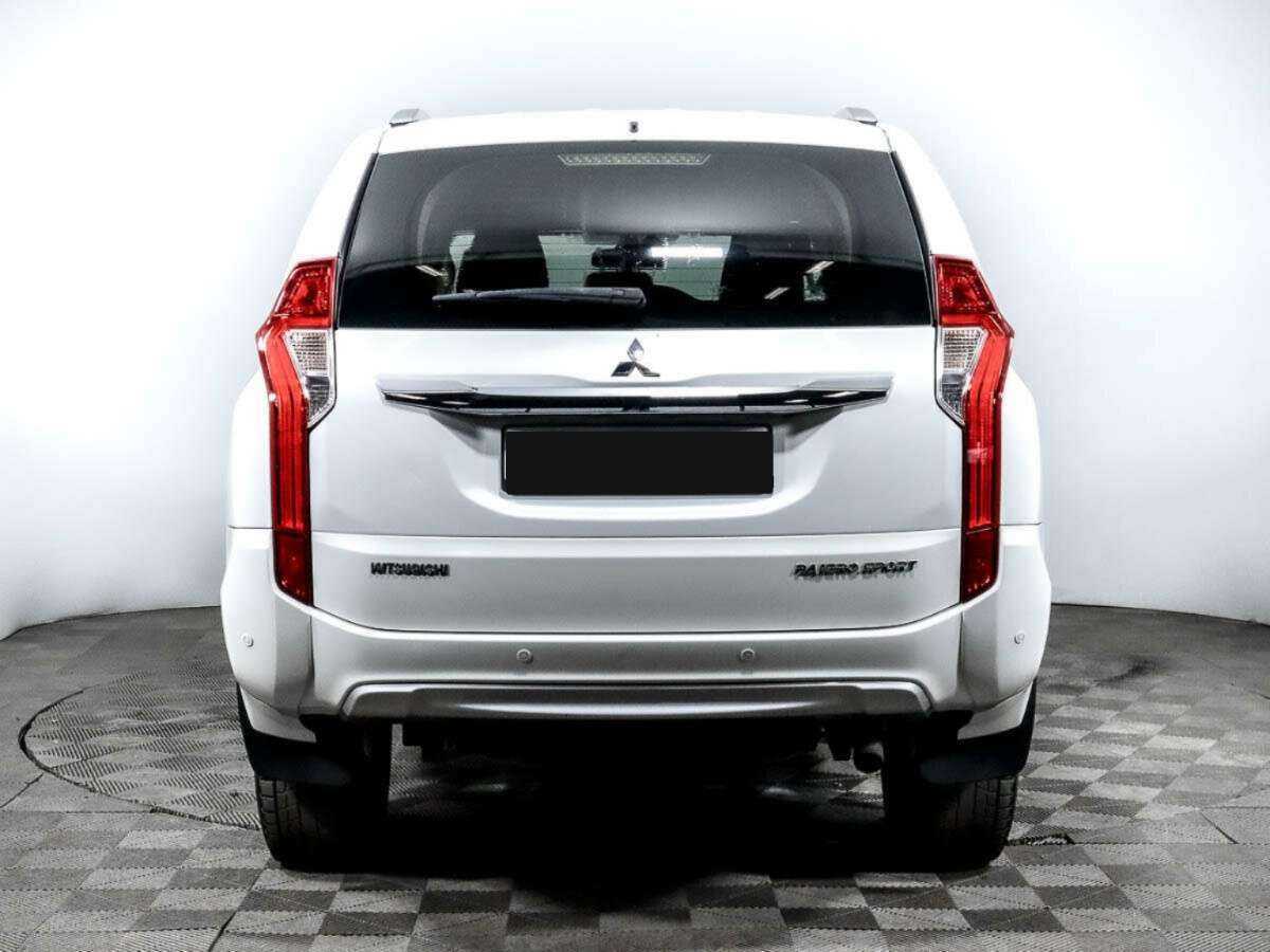Mitsubishi Pajero Sport 2017 года с пробегом. Фото: #4