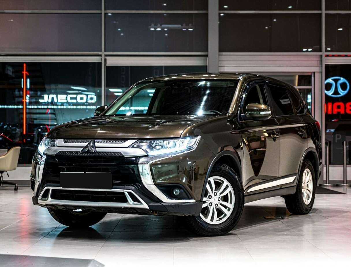 Mitsubishi Outlander 2018 года с пробегом. Посмотреть фото