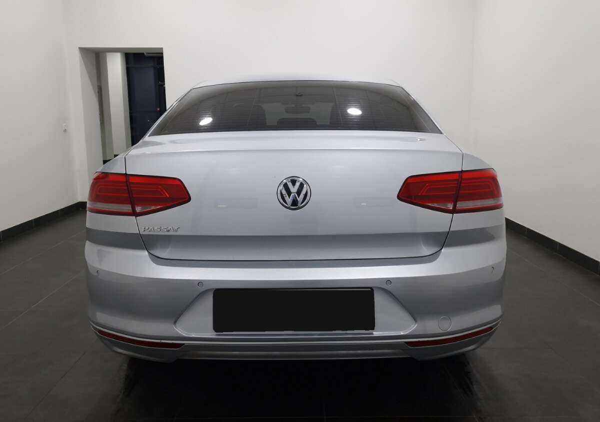 Volkswagen Passat 2015 года с пробегом. Фото: #1