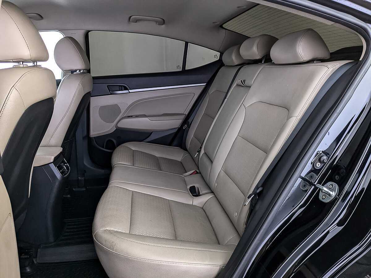 Hyundai Elantra 2017 года с пробегом. Фото: #17