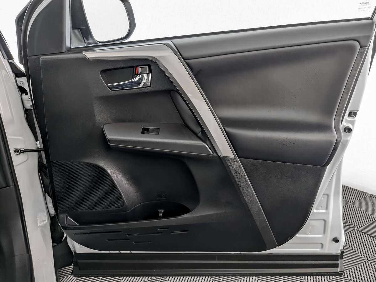 Toyota RAV4 2019 года с пробегом. Фото: #19