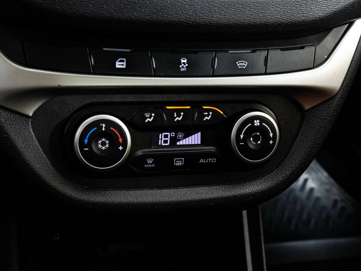 Lada (ВАЗ) Vesta 2018 года с пробегом. Фото: #13