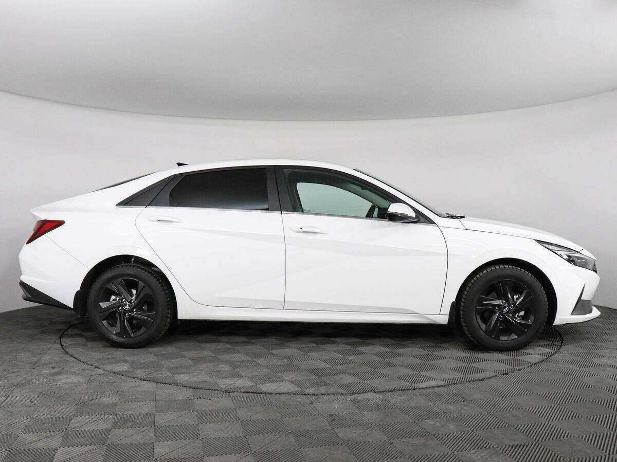 Hyundai Elantra 2021 года с пробегом. Фото: #3