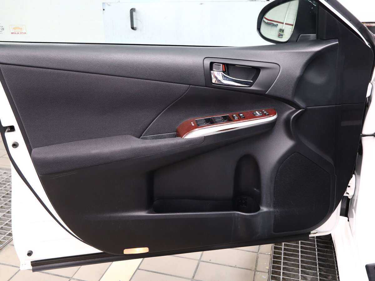 Toyota Camry 2013 года с пробегом. Фото: #7