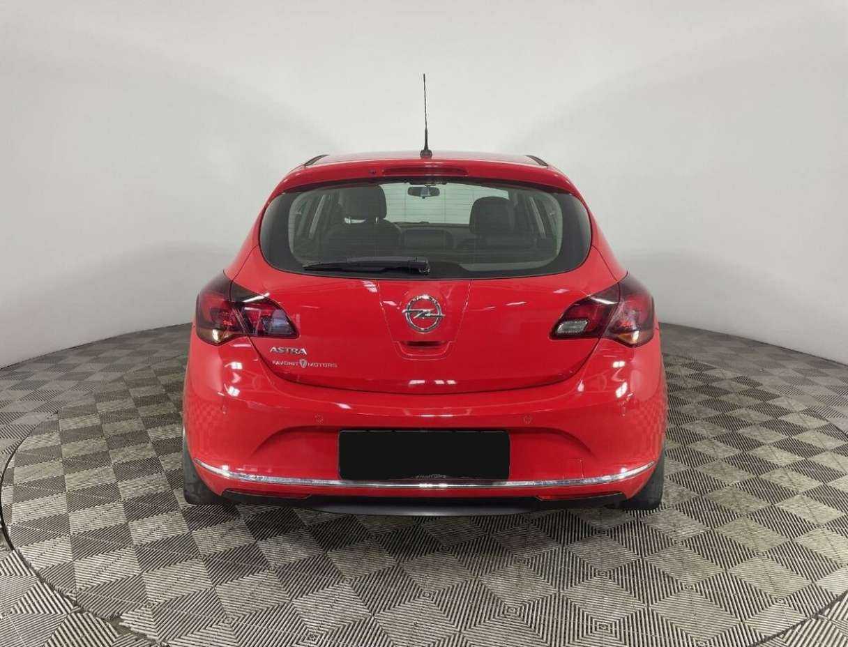 Opel Astra 2013 года с пробегом. Фото: #2