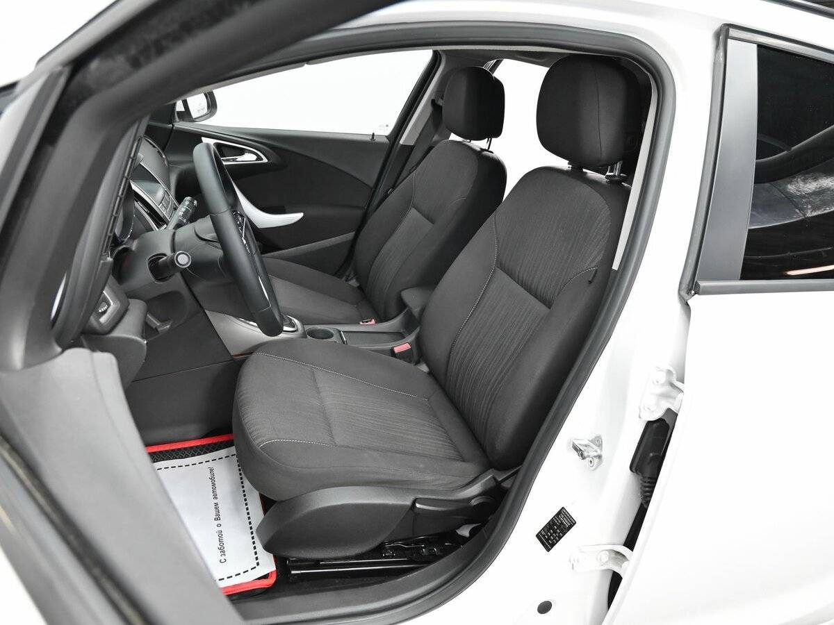 Opel Astra 2012 года с пробегом. Фото: #5