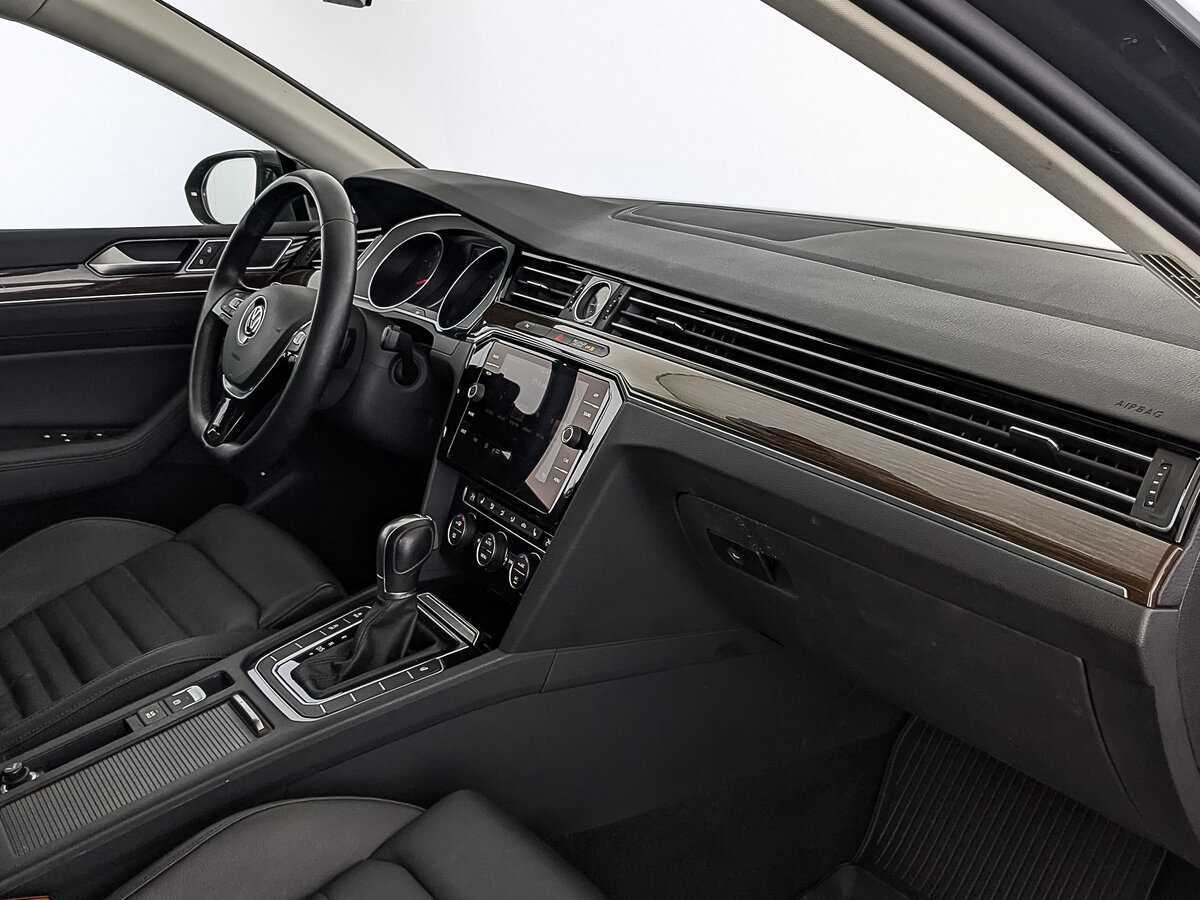 Volkswagen Passat 2019 года с пробегом. Фото: #12