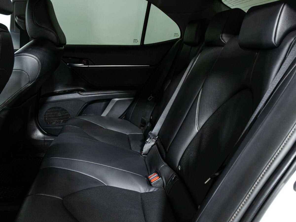 Toyota Camry 2018 года с пробегом. Фото: #9