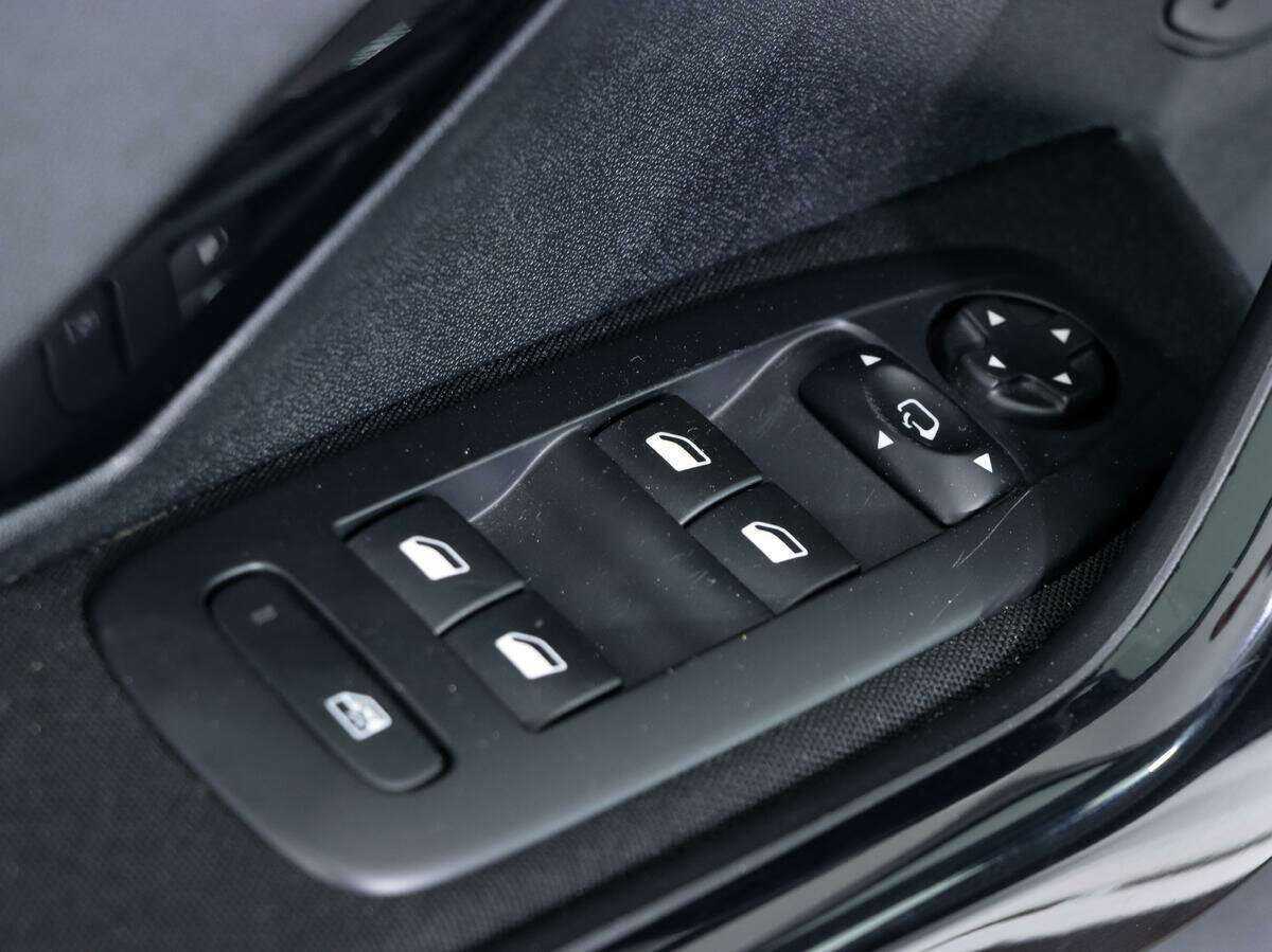 Peugeot 208 2013 года с пробегом. Фото: #13