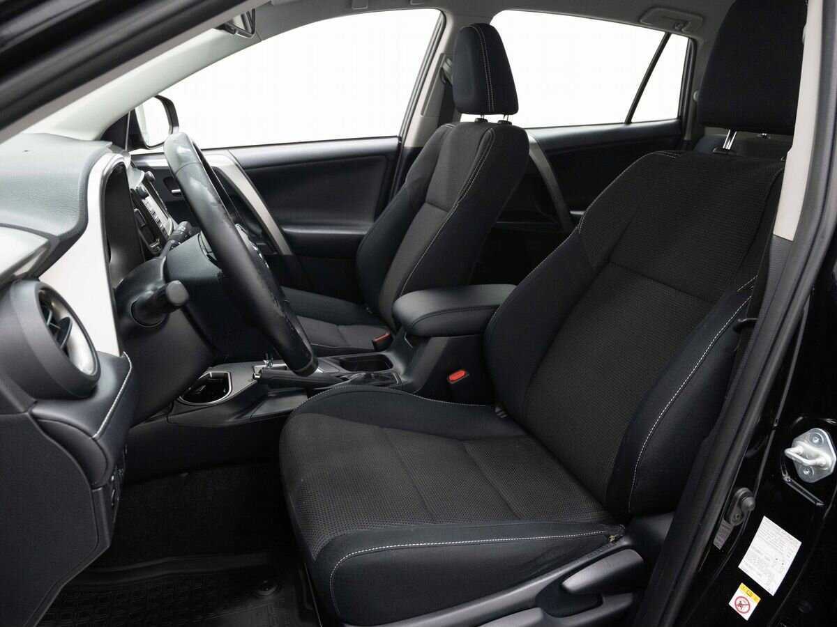 Toyota RAV4 2017 года с пробегом. Фото: #8