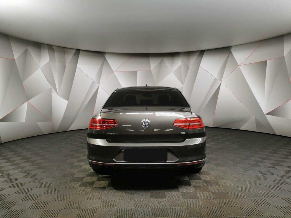 Volkswagen Passat 2018 года с пробегом. Фото: #7