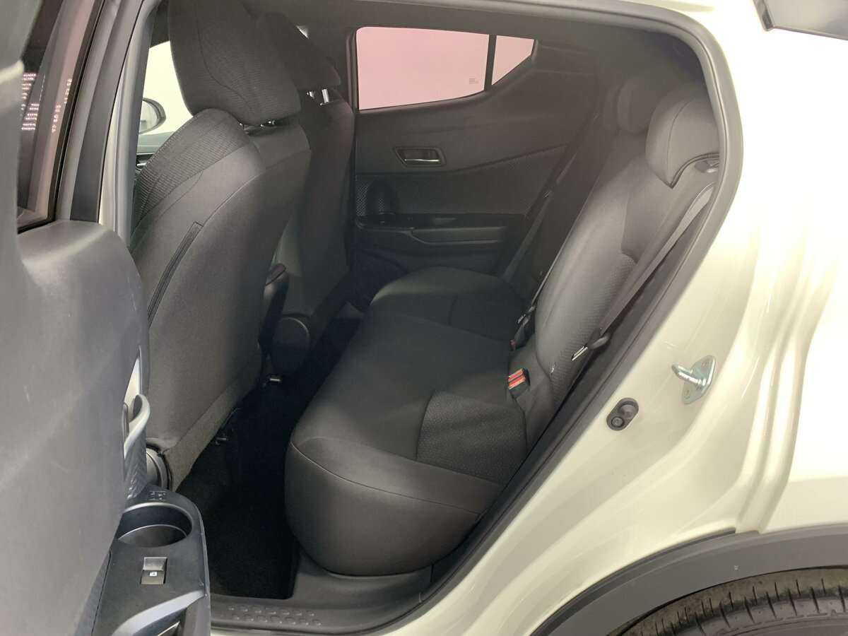 Toyota C-HR 2019 года с пробегом. Фото: #9