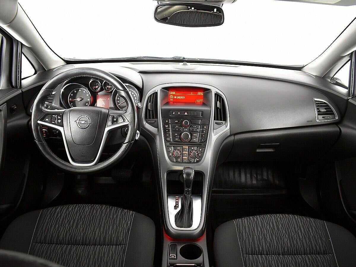 Opel Astra 2012 года с пробегом. Фото: #9