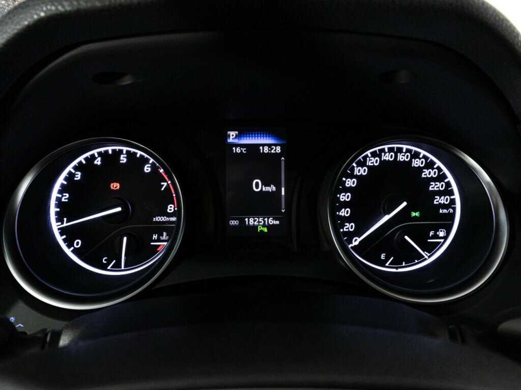 Toyota Camry 2021 года с пробегом. Фото: #11