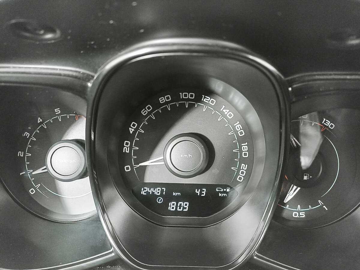 Lada (ВАЗ) Vesta 2017 года с пробегом. Фото: #10