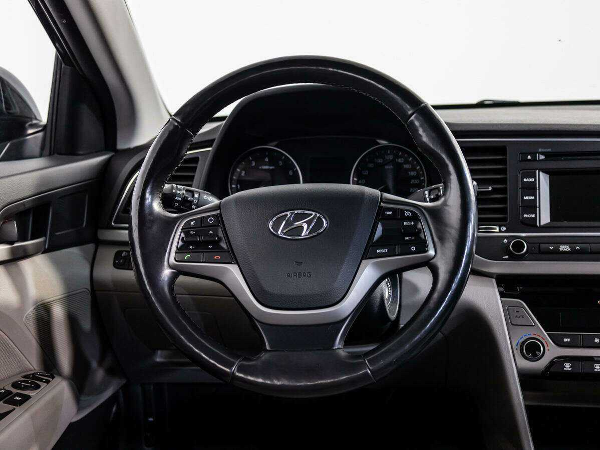 Hyundai Elantra 2018 года с пробегом. Фото: #9