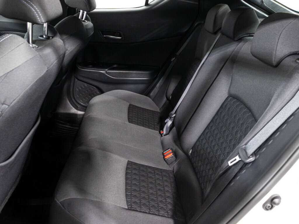 Toyota C-HR 2020 года с пробегом. Фото: #9