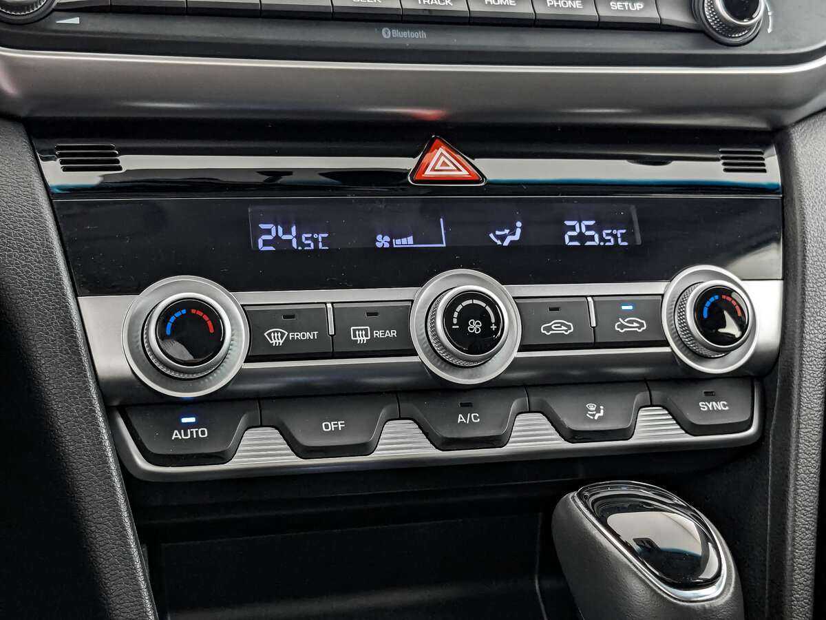 Hyundai Elantra 2020 года с пробегом. Фото: #20