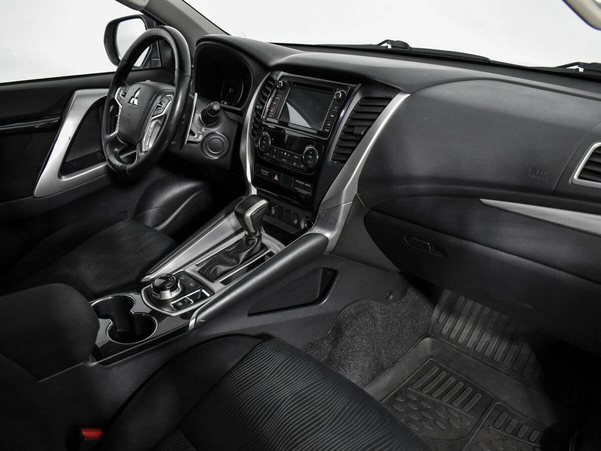 Mitsubishi Pajero Sport 2018 года с пробегом. Фото: #15