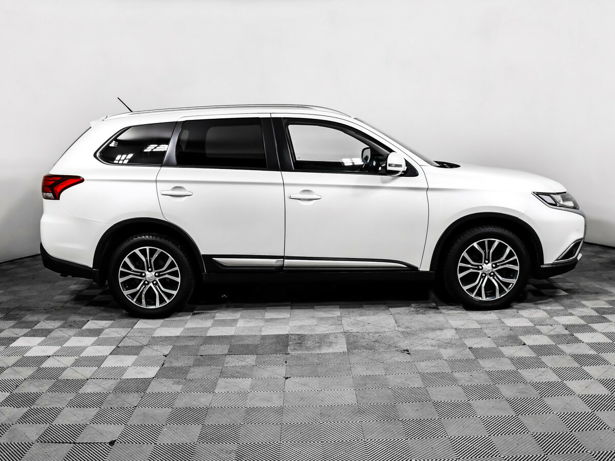 Mitsubishi Outlander 2016 года с пробегом. Фото: #3