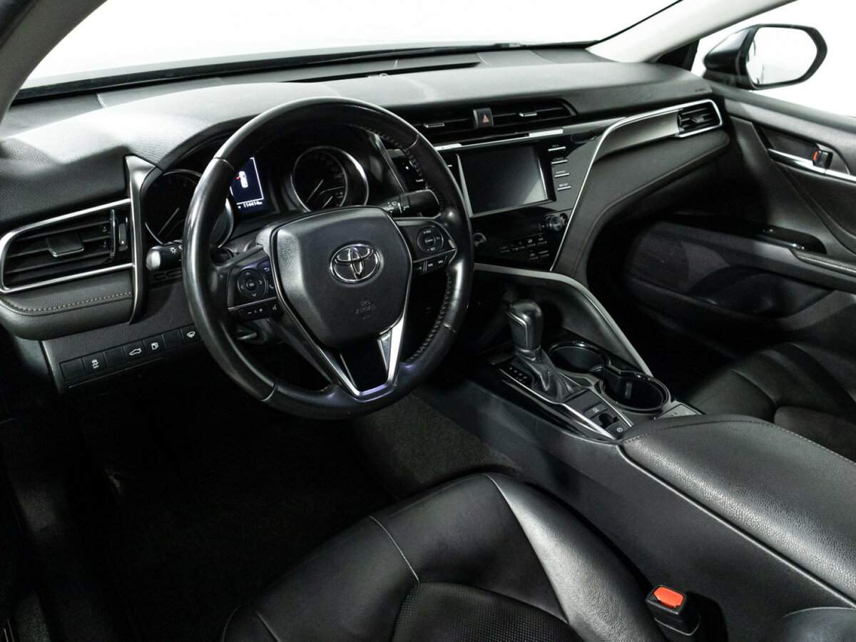 Toyota Camry 2018 года с пробегом. Фото: #10