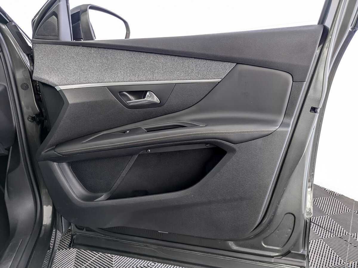 Peugeot 3008 2018 года с пробегом. Фото: #19