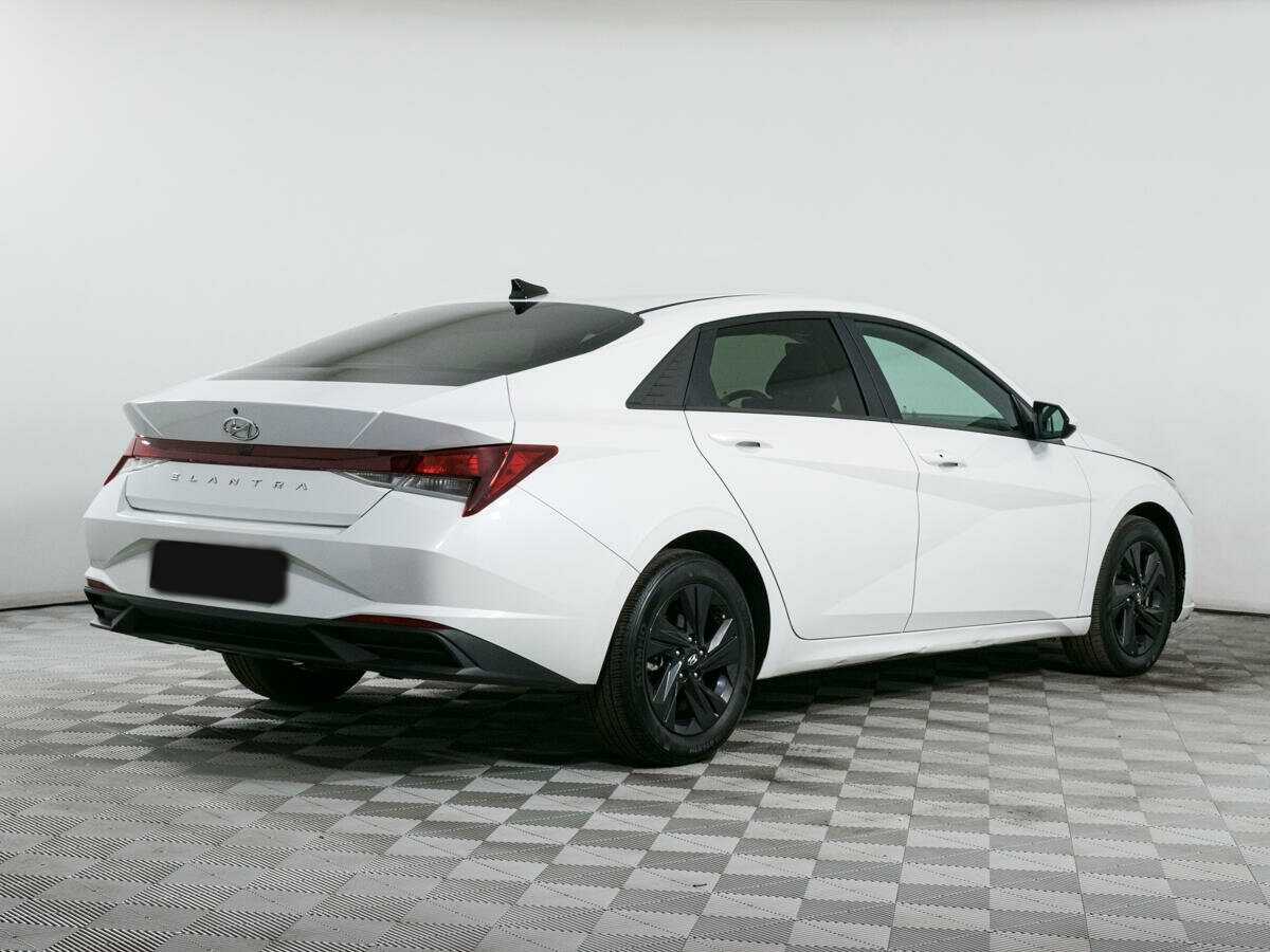 Hyundai Elantra 2021 года с пробегом. Фото: #2