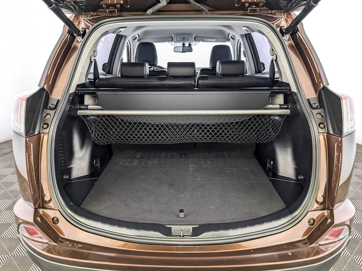 Toyota RAV4 2017 года с пробегом. Фото: #9