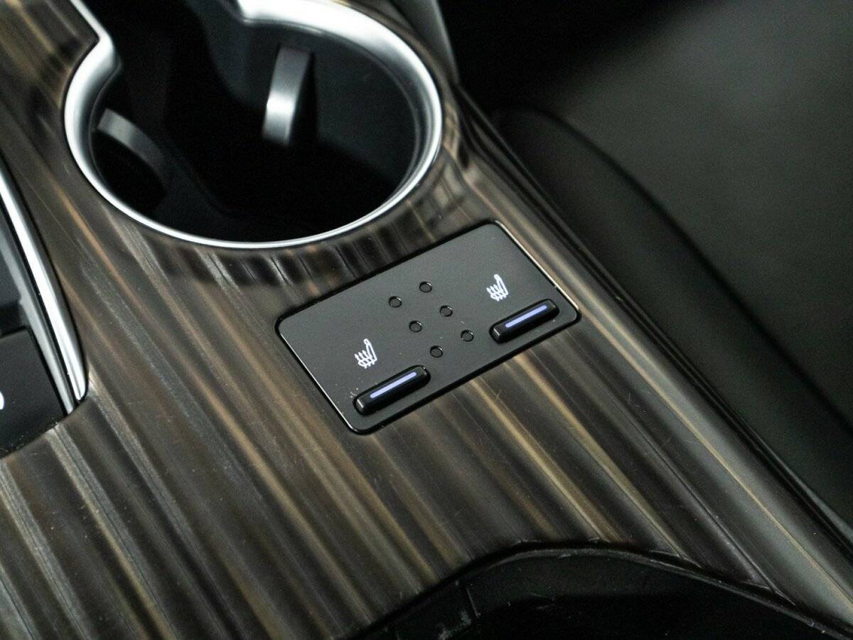 Toyota Camry 2019 года с пробегом. Фото: #19