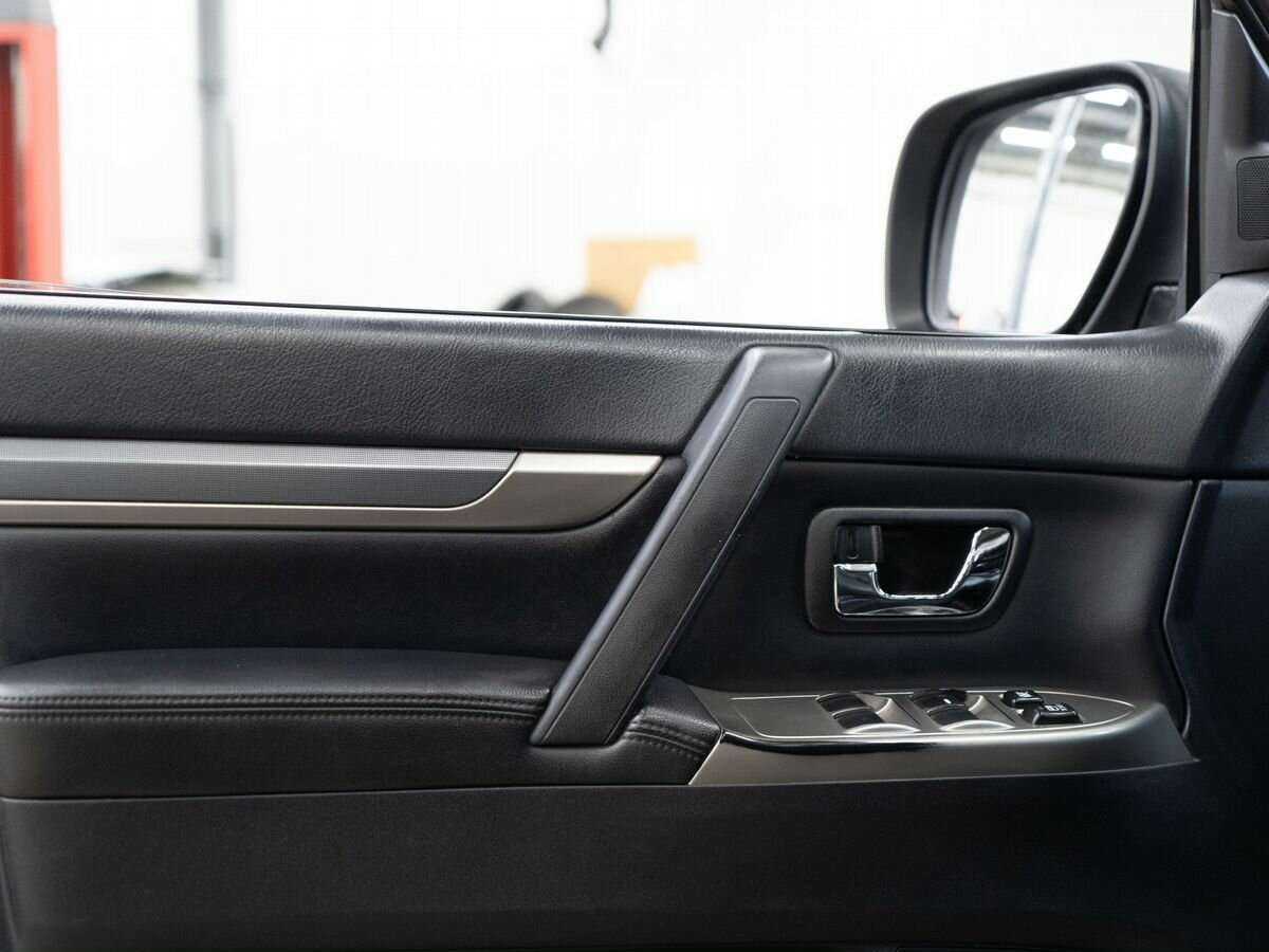 Mitsubishi Pajero 2012 года с пробегом. Фото: #15