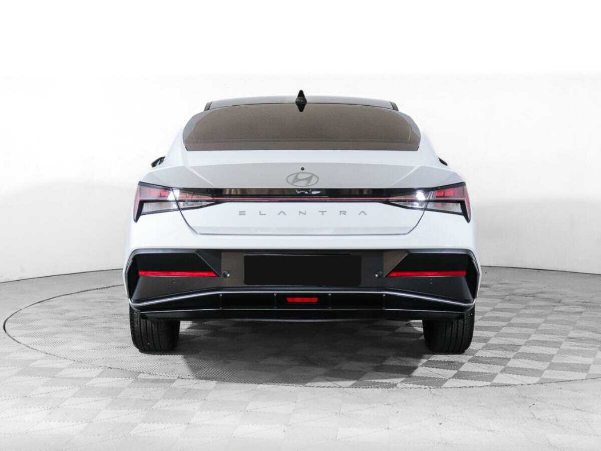 Hyundai Elantra 2024 года с пробегом. Фото: #4
