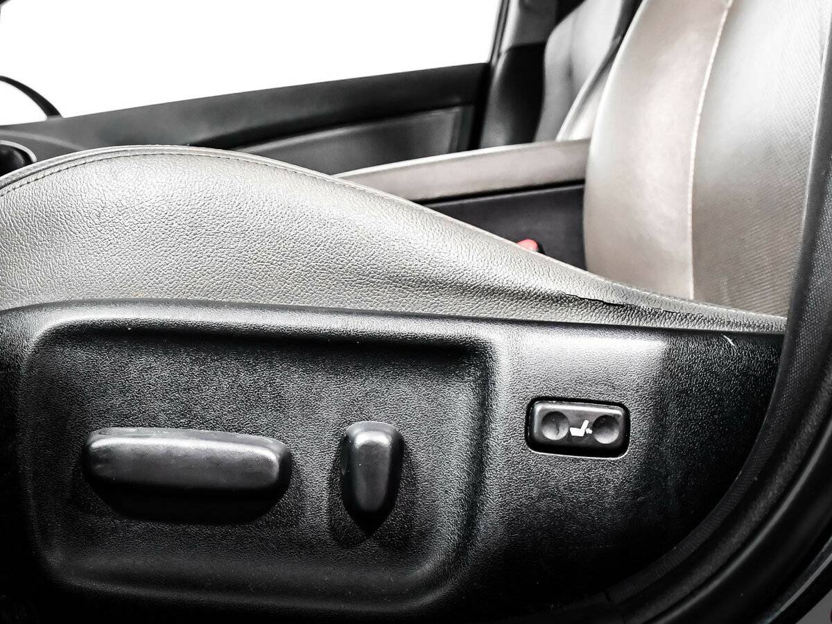 Toyota Avensis 2012 года с пробегом. Фото: #11