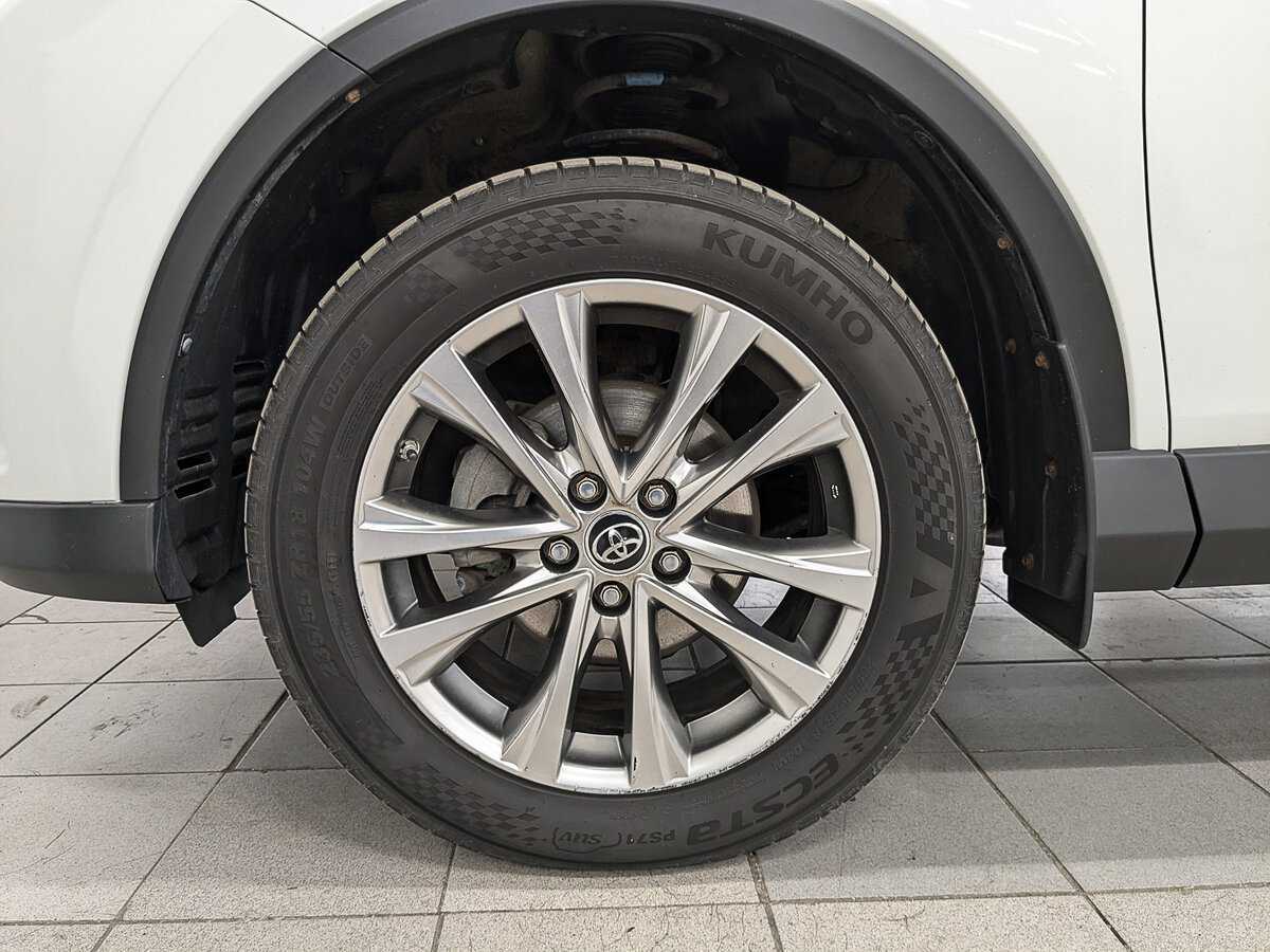 Toyota RAV4 2017 года с пробегом. Фото: #11