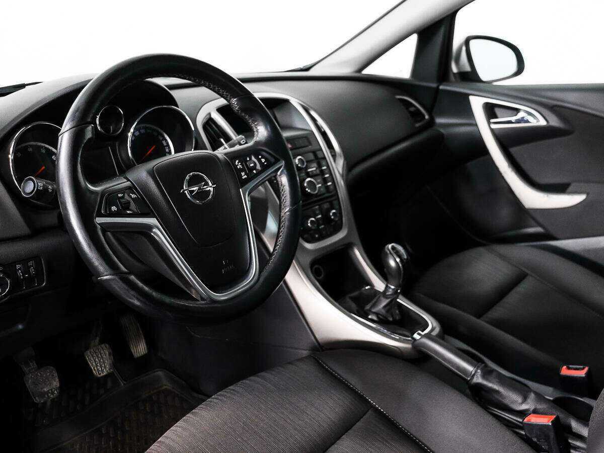 Opel Astra 2012 года с пробегом. Фото: #8