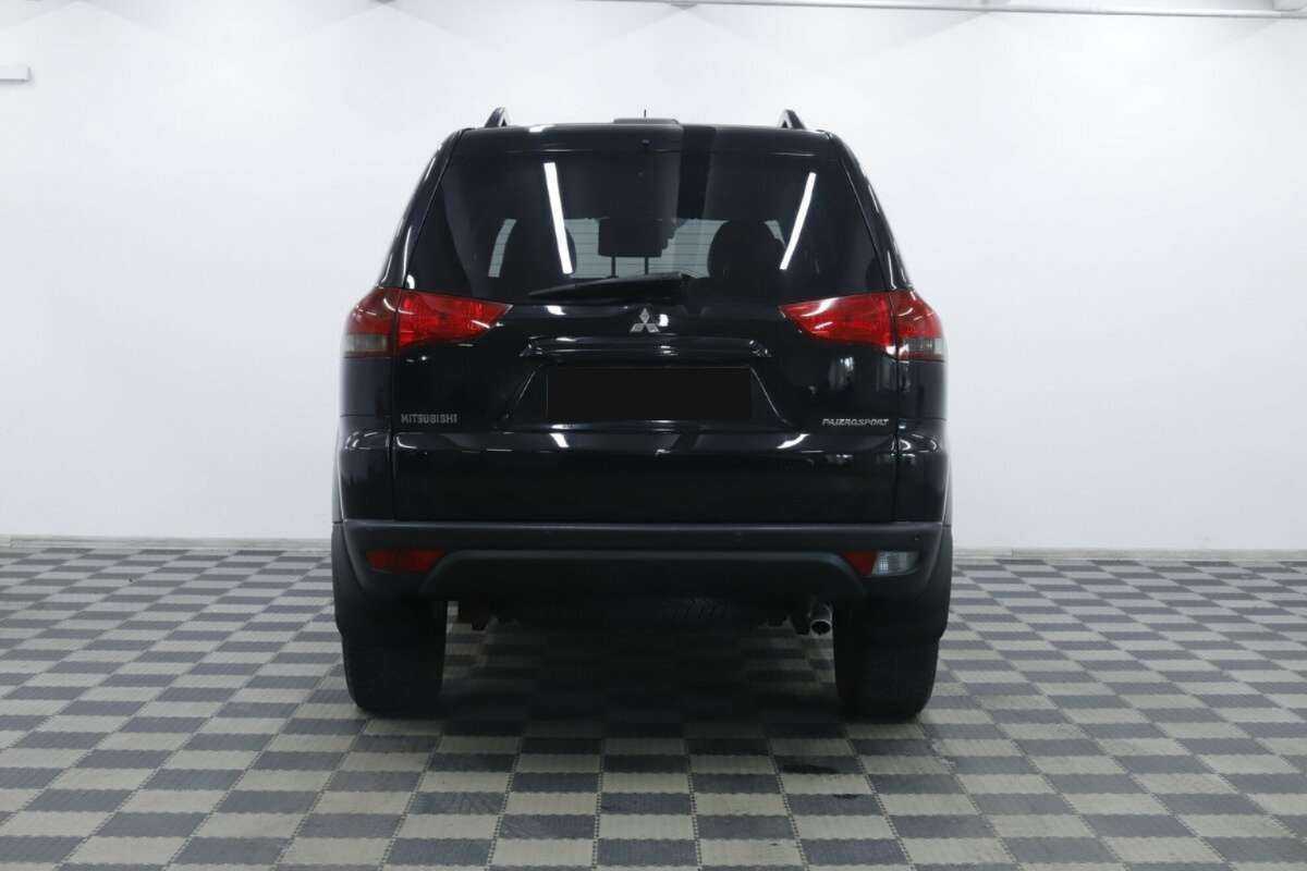 Mitsubishi Pajero Sport 2015 года с пробегом. Фото: #4