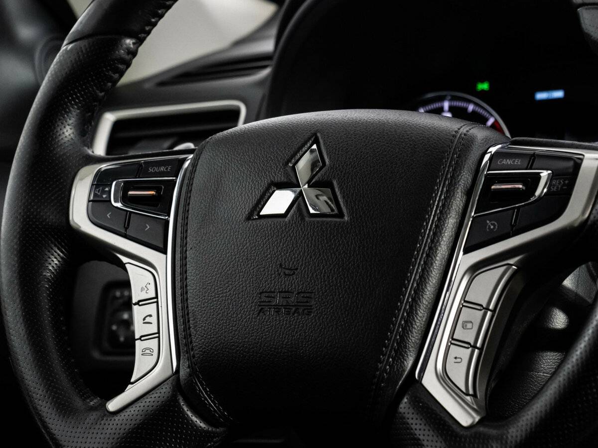 Mitsubishi Pajero Sport 2017 года с пробегом. Фото: #12