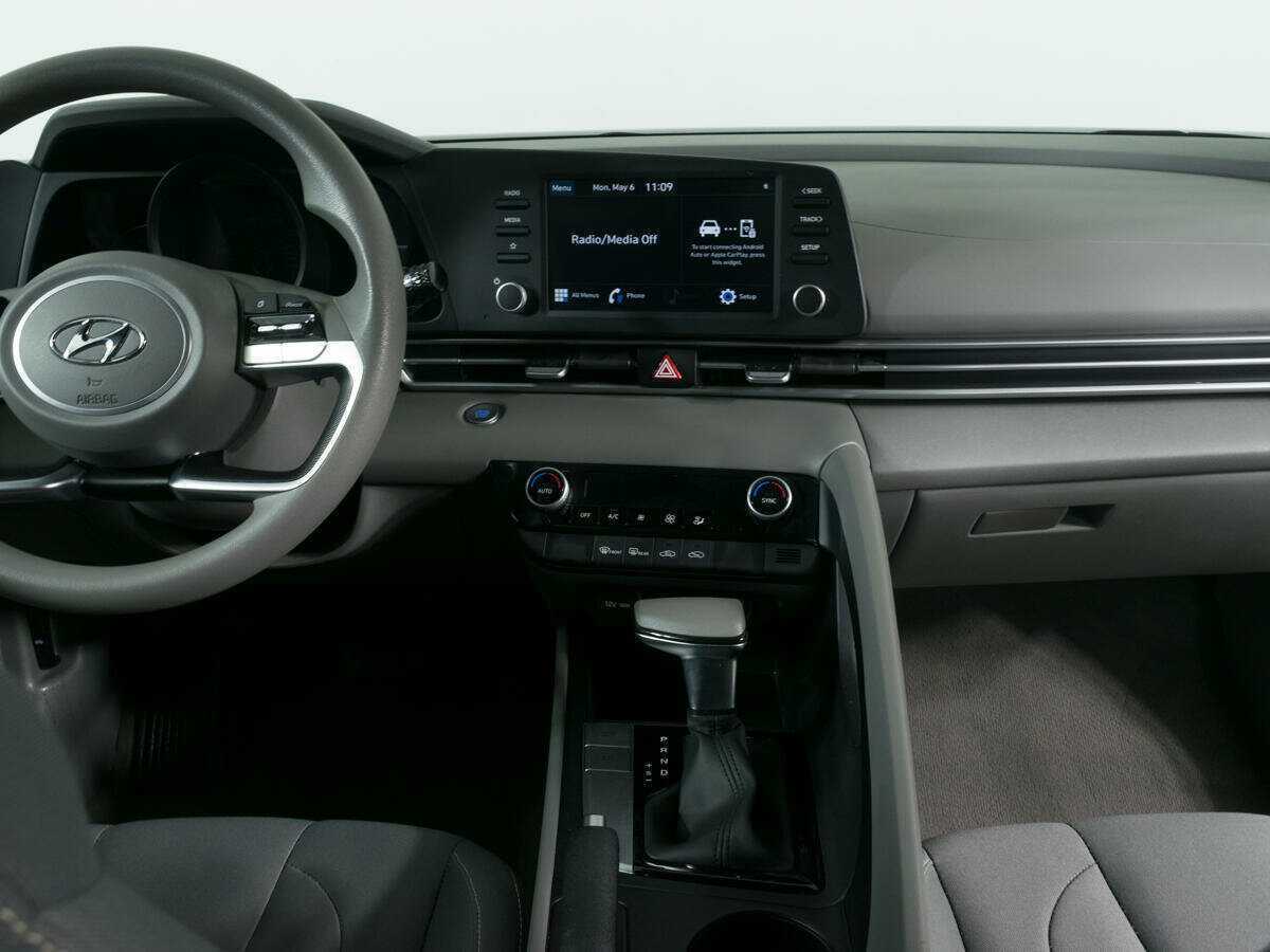 Hyundai Elantra 2021 года с пробегом. Фото: #9