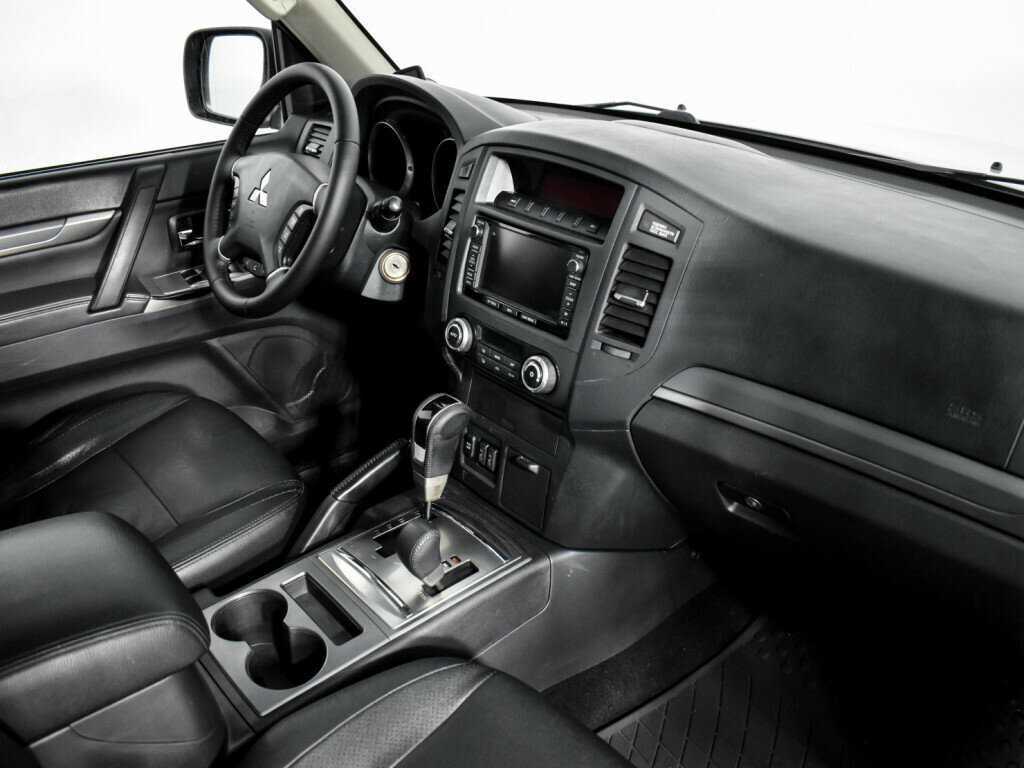 Mitsubishi Pajero 2013 года с пробегом. Фото: #14