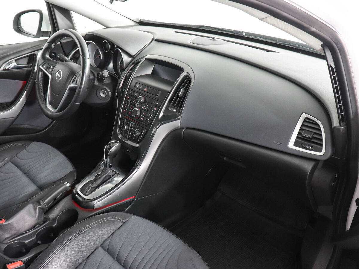 Opel Astra 2013 года с пробегом. Фото: #9