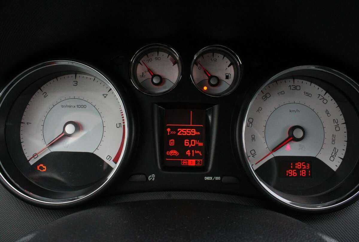 Peugeot 408 2014 года с пробегом. Фото: #7