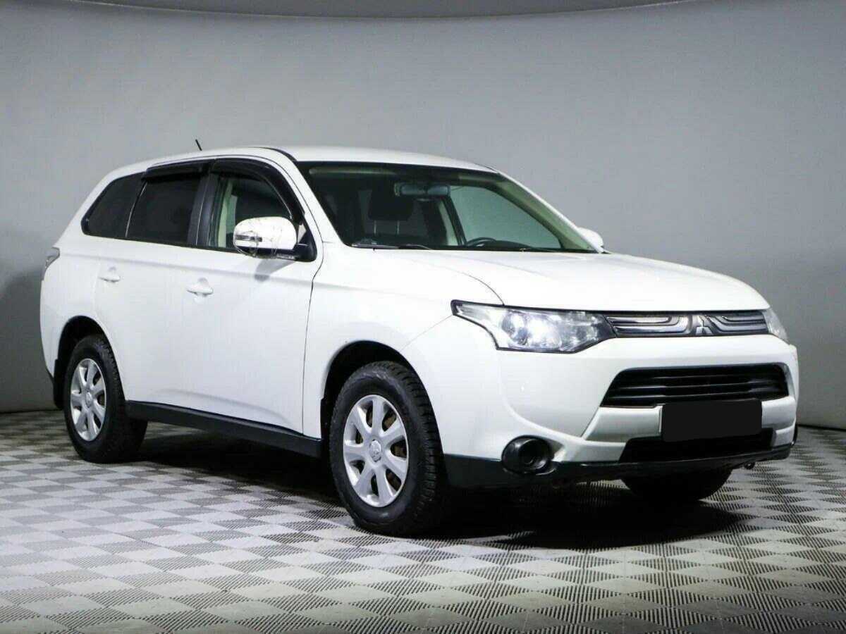 Mitsubishi Outlander 2012 года с пробегом. Фото: #2