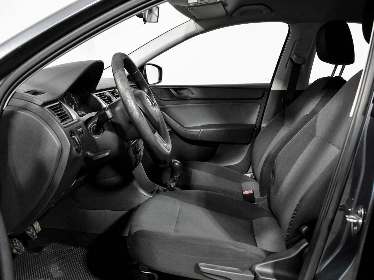 Skoda Rapid 2014 года с пробегом. Фото: #9