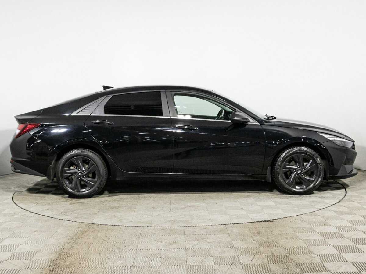 Hyundai Elantra 2021 года с пробегом. Фото: #3